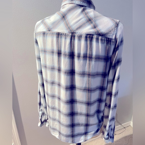 Universal Thread Women Long sleeves Plaid Shirt in medium - Picture 10 of 10